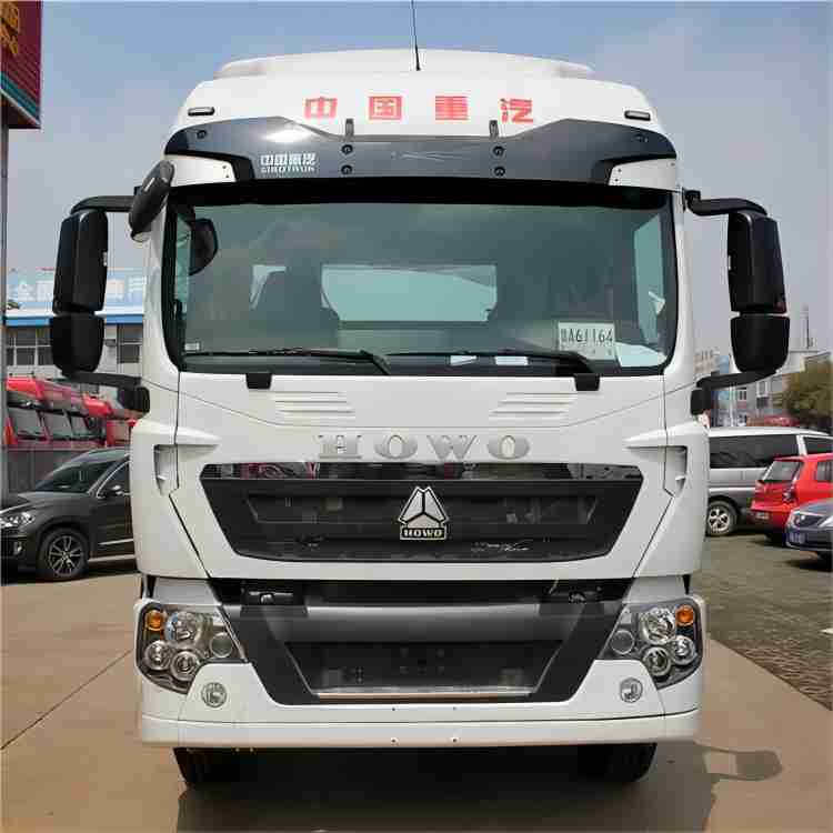 Trak Duti Berat Howo T5G Traktor